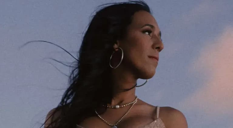 Indy Fontaine presenta 'Desde Que Tú No Estás', su nueva canción cargada de emoción